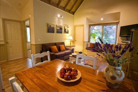 Autumn Abode Cottages - Hotel Accommodation 0
