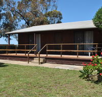 Clinton Cabin - Hotel Accommodation