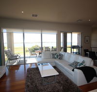 LJ Hooker Goolwa Holiday Rentals - 42 Underwood Avenue Goolwa Beach - Hotel Accommodation