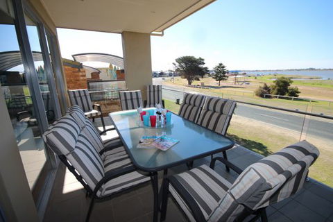 LJ Hooker Goolwa Holiday Rentals - 42 Underwood Avenue, Goolwa Beach - Hotel Accommodation 1