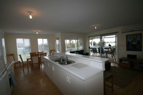 LJ Hooker Goolwa Holiday Rentals - 42 Underwood Avenue, Goolwa Beach - Hotel Accommodation 5