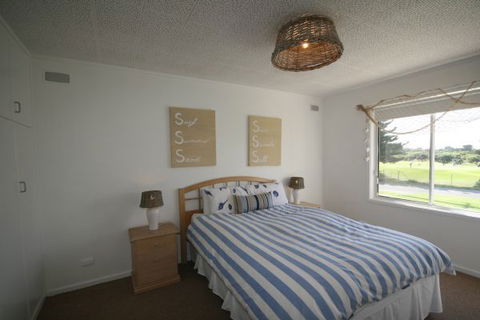LJ Hooker Goolwa Holiday Rentals - 42 Underwood Avenue, Goolwa Beach - Hotel Accommodation 9