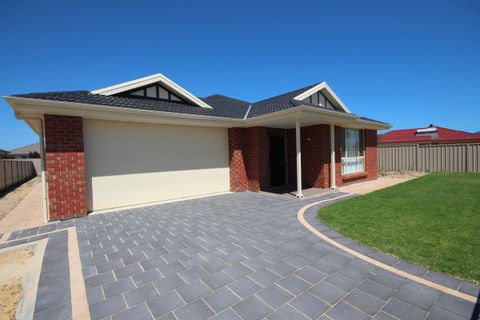 LJ Hooker Goolwa Holiday Rentals - 42 Underwood Avenue, Goolwa Beach - Hotel Accommodation 16