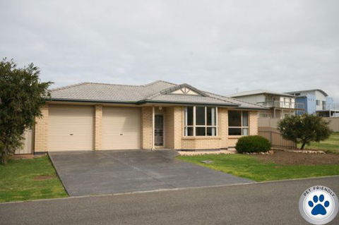 LJ Hooker Goolwa Holiday Rentals - 42 Underwood Avenue, Goolwa Beach - Hotel Accommodation 20