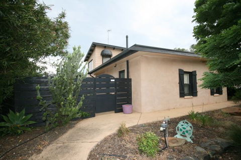 LJ Hooker Goolwa Holiday Rentals - 42 Underwood Avenue, Goolwa Beach - Hotel Accommodation 24