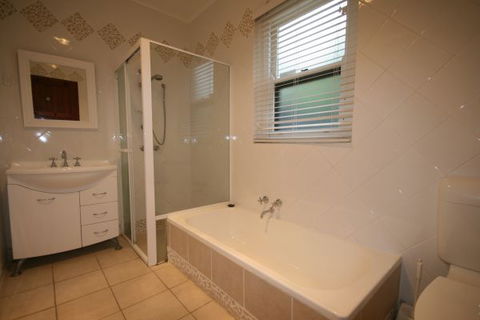 LJ Hooker Goolwa Holiday Rentals - 42 Underwood Avenue, Goolwa Beach - Hotel Accommodation 26