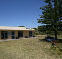 LJ Hooker Goolwa Holiday Rentals - 15 Eaton Avenue Goolwa Beach - Hotel Accommodation