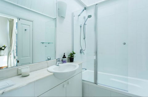 The Essence Of Paddington Living - Hotel Accommodation 5