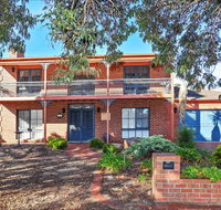 Lakeside Getaway - Hotel Accommodation