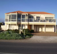 Century 21 SouthCoast Hayman - Hotel Accommodation