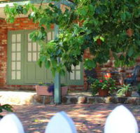 Kalamunda Carriages and Three Gums Cottage - Hotel Accommodation