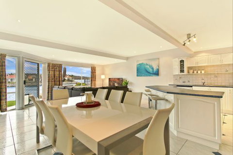 SALT Waterfront Apartment - Hotel Accommodation 1