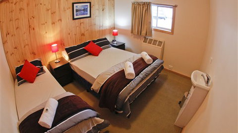 Sugarbush Lodge And Apartments - Hotel Accommodation 1