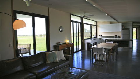 Just Inside The Gate - Hotel Accommodation 2