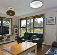 Sea Eagle Beach House - Hotel Accommodation