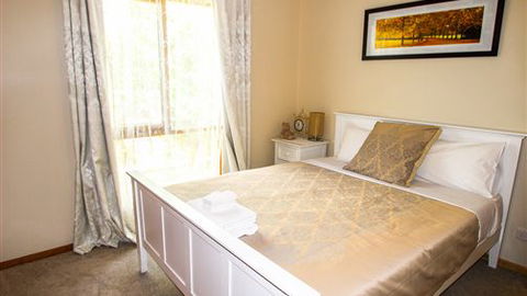 Bright Country Home - Hotel Accommodation 5