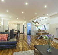 Serenity Torquay Sea View Luxury Beachfront - Hotel Accommodation