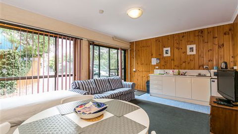 Beachside Accommodation Torquay - Hotel Accommodation 1