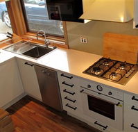 Wallace's - Crystal Creek Chalet 1 - Hotel Accommodation