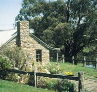Adelaide Hills Country Cottages - Gum Tree Cottage - Hotel Accommodation