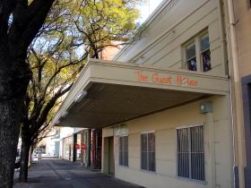 Backpack Oz And The Guest House - Hotel Accommodation 3