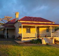 Charlie Bates Cottage - Hotel Accommodation