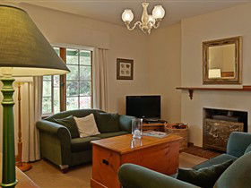 Country Pleasures Bed And Breakfast - Hotel Accommodation 1