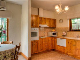 Country Pleasures Bed And Breakfast - Hotel Accommodation 4