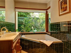 Country Pleasures Bed And Breakfast - Hotel Accommodation 3
