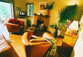 Dennis Cottage - Hotel Accommodation 2