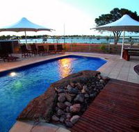 Majestic Oasis Apartments - Hotel Accommodation