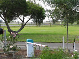 Milang Lakeside Caravan Park - Hotel Accommodation 2
