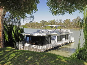 Boats And Bedzzz - The Murray Dream Self-contained Moored Houseboat - Hotel Accommodation 0