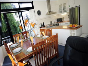 Boats And Bedzzz - The Murray Dream Self-contained Moored Houseboat - Hotel Accommodation 1