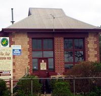 Pine Point Caravan Park - Hotel Accommodation