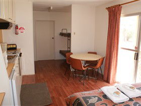 Quorn Caravan Park - Hotel Accommodation 1