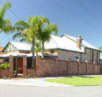 Above Bored Bed and Breakfast - Hotel Accommodation