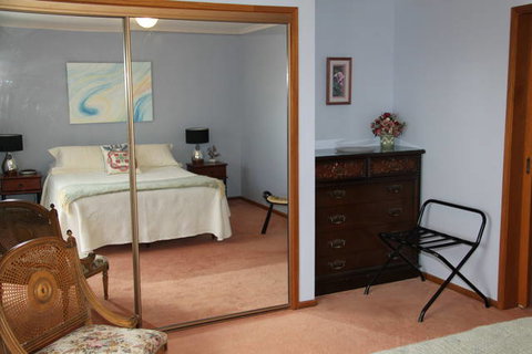 Adrienne's Place On The Hill - Hotel Accommodation 1