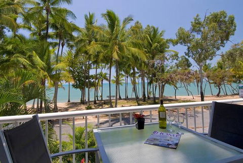 Agincourt Beachfront Apartments - Hotel Accommodation 1