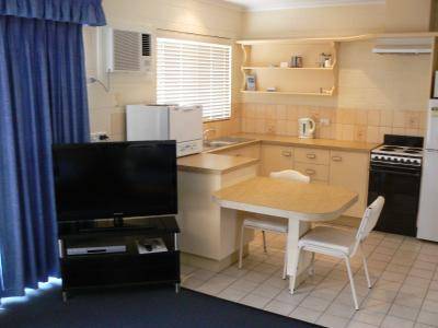 Allambi Holiday Apartments - Hotel Accommodation 1