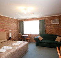 Allan Cunningham Motel and Old Wagon Restaurant - Hotel Accommodation