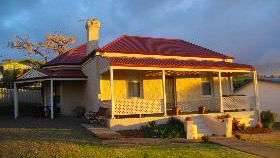 Charlie Bates Cottage - Hotel Accommodation 4