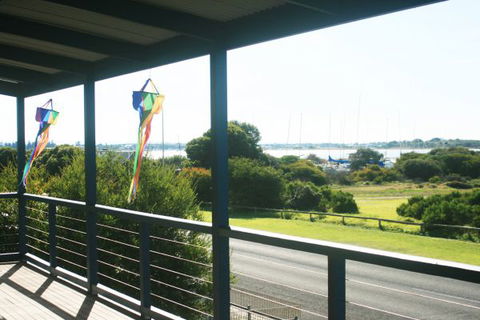 LJ Hooker Goolwa Holiday Rentals - 25 Barrage Road, Goolwa South - Hotel Accommodation 2