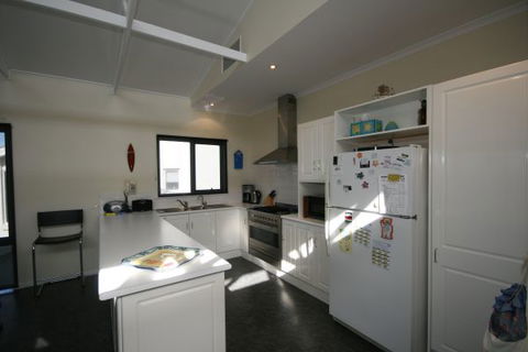 LJ Hooker Goolwa Holiday Rentals - 25 Barrage Road, Goolwa South - Hotel Accommodation 3