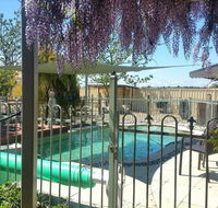 Must Love Dogs BB and Self-Contained Cottage - Hotel Accommodation