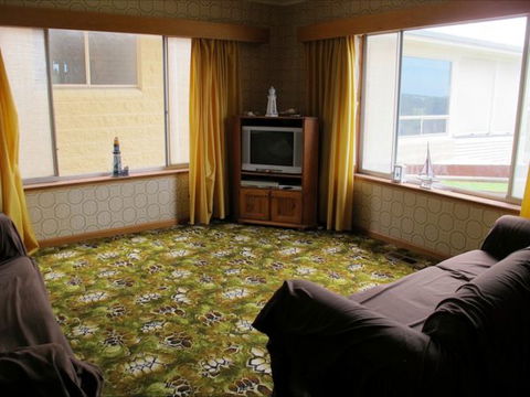 Views Over Lake George - Hotel Accommodation 1