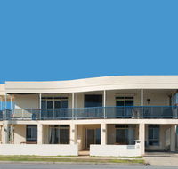 Seaview Sunset Beachfront Apartments - Hotel Accommodation