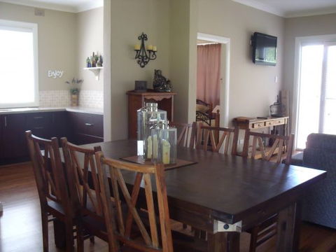White Cedars Cottage - Hotel Accommodation 1