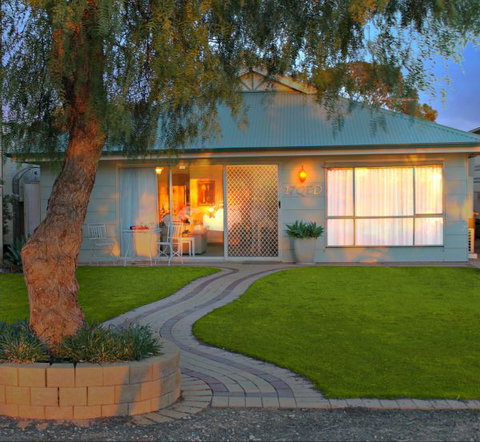 17 QED Lakehouse - Hotel Accommodation 0