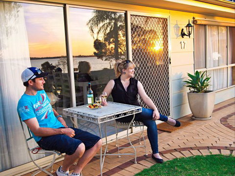 17 QED Lakehouse - Hotel Accommodation 1